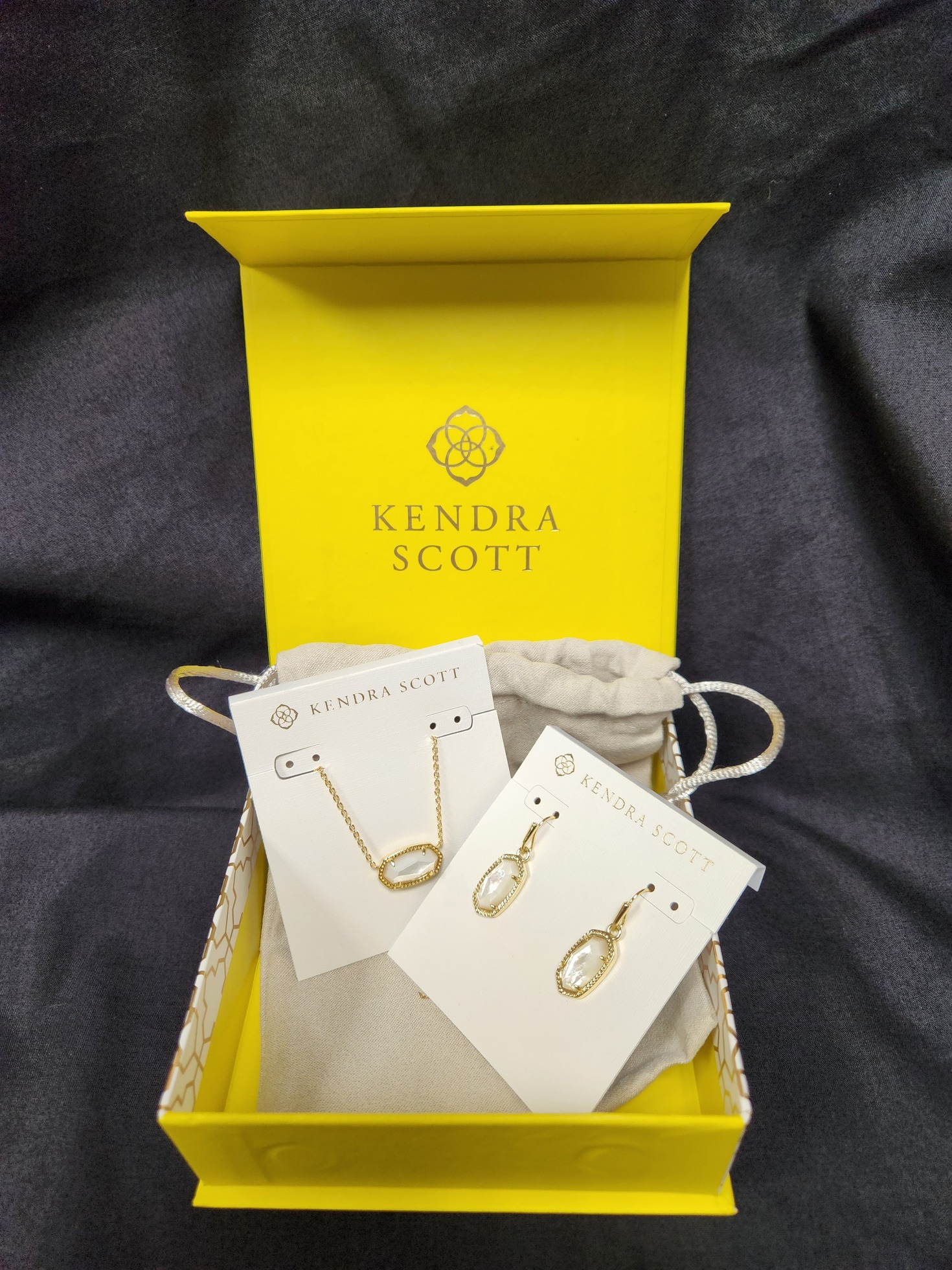 https://e9fab26036ebb2e64891-e9361bd9378e25c24f9e606a31e3f937.ssl.cf1.rackcdn.com/kendra_scott_jpg-1698267927_large